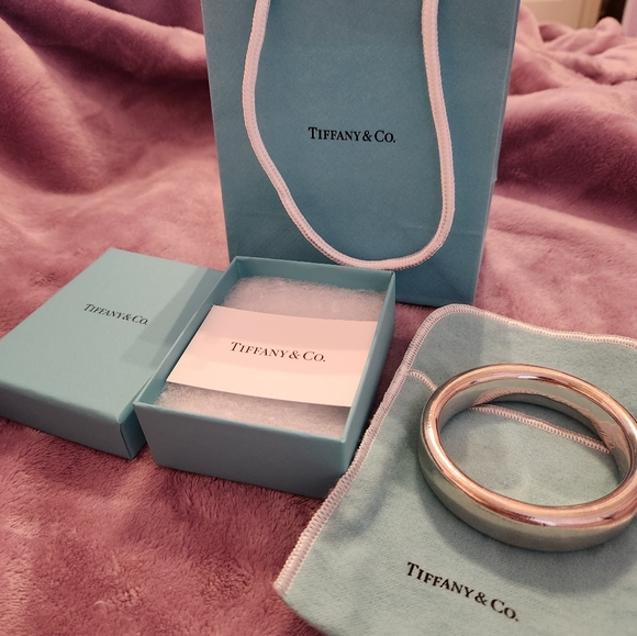 Tiffany and Co. AUTHENTIC BANGLE - Picture 11 of 17